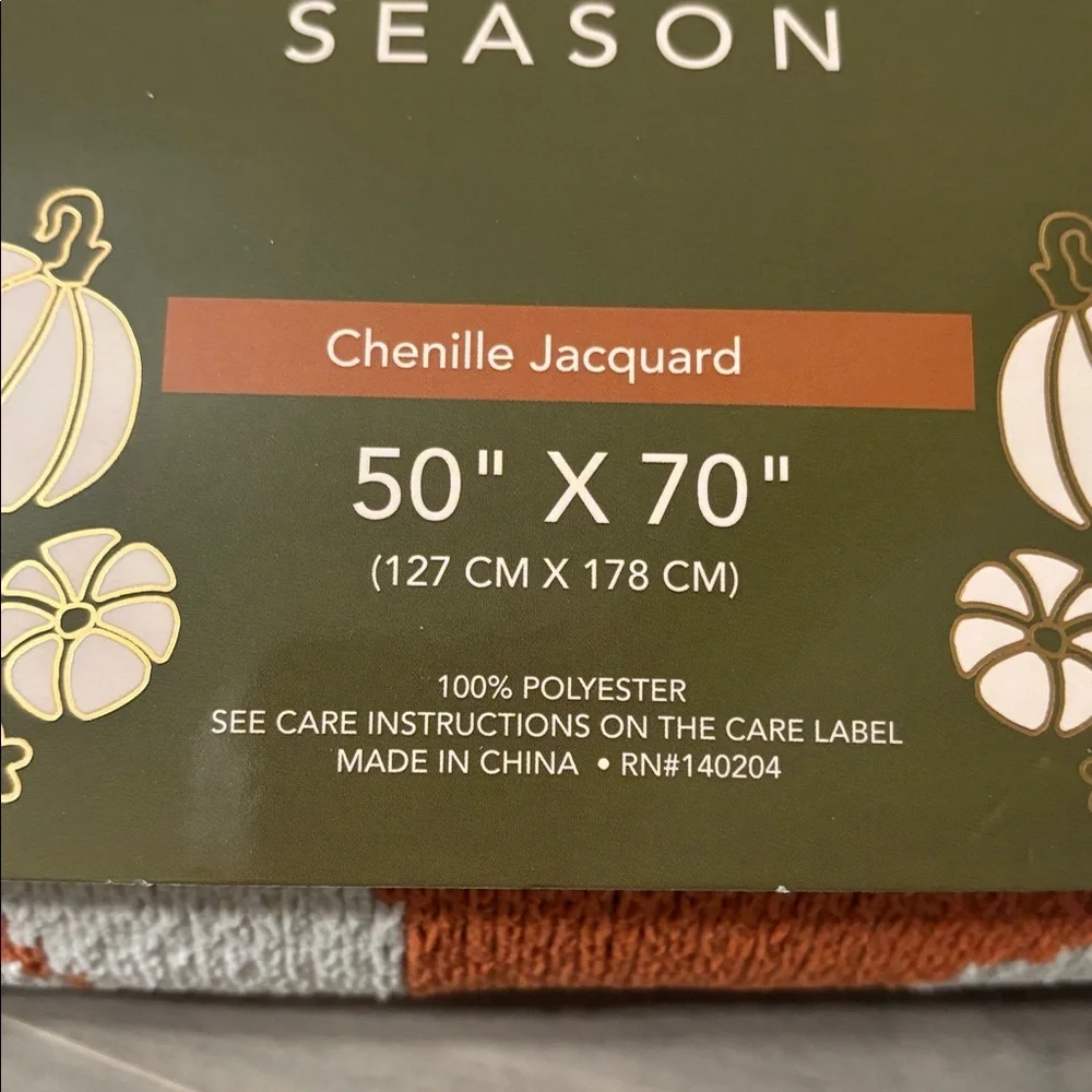 NWT WELCOME PUMPKIN SEASON ORANGE PUMPKIN CHENILLE JACQUARD 50X70 THROW BLANKET